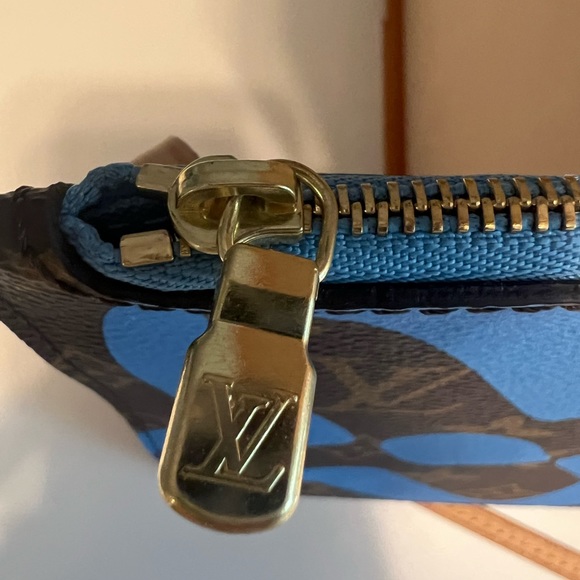 Louis Vuitton Tahitienne Cities Destination Mykonos zip pouch💙💙 - Picture 4 of 11